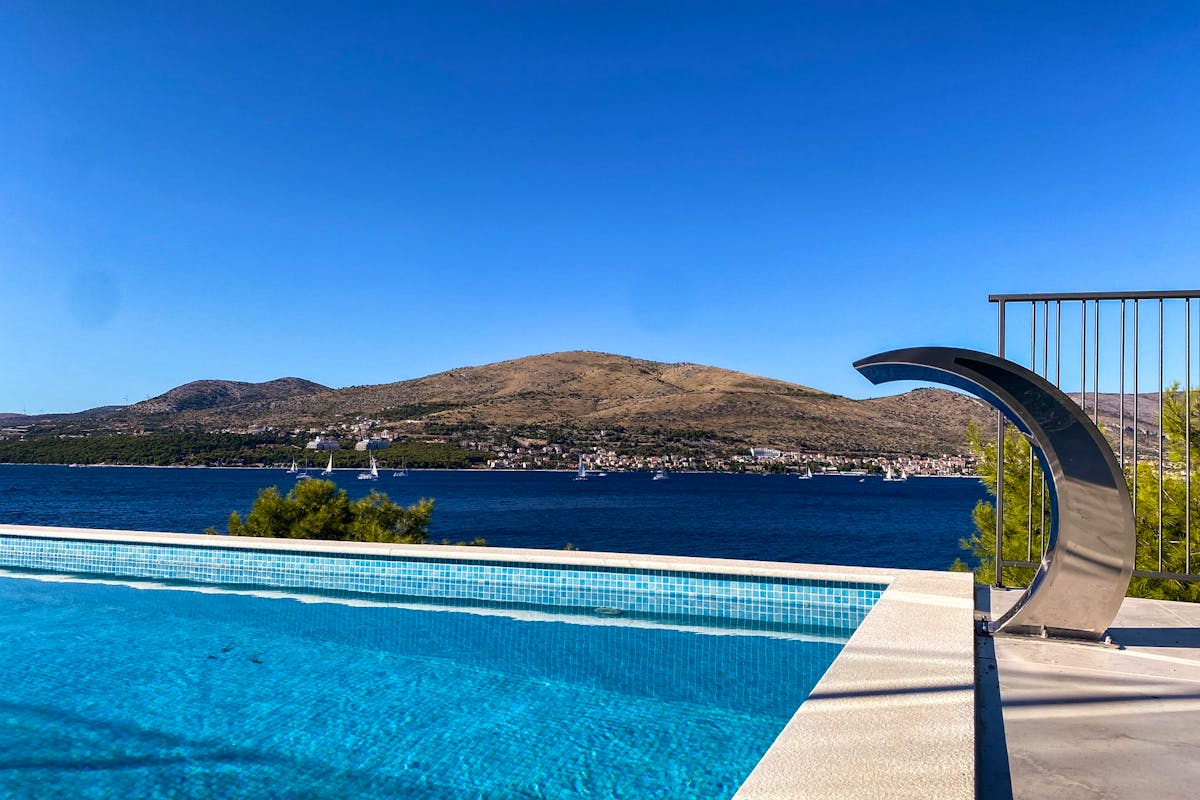 Spectacular sea view from the terrace with the pool