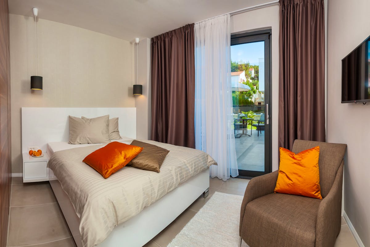 Sophisticated en-suite bedroom