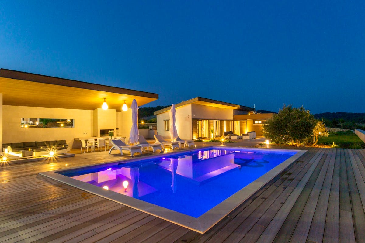 Unique estate with swimming pool on large plot on Hvar for sale