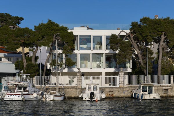 Luxury seafront villa in Zadar for sale