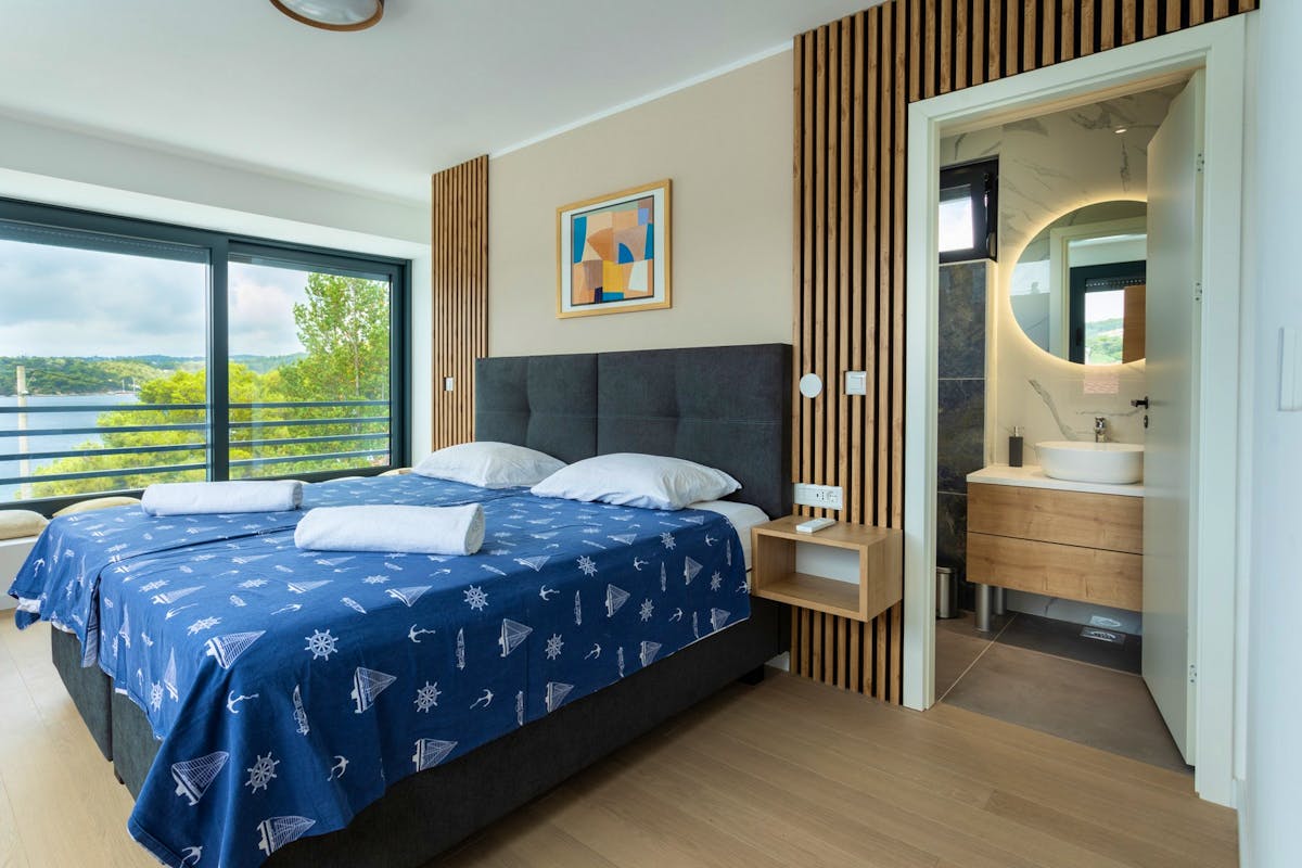 En-suite bedroom with sea view