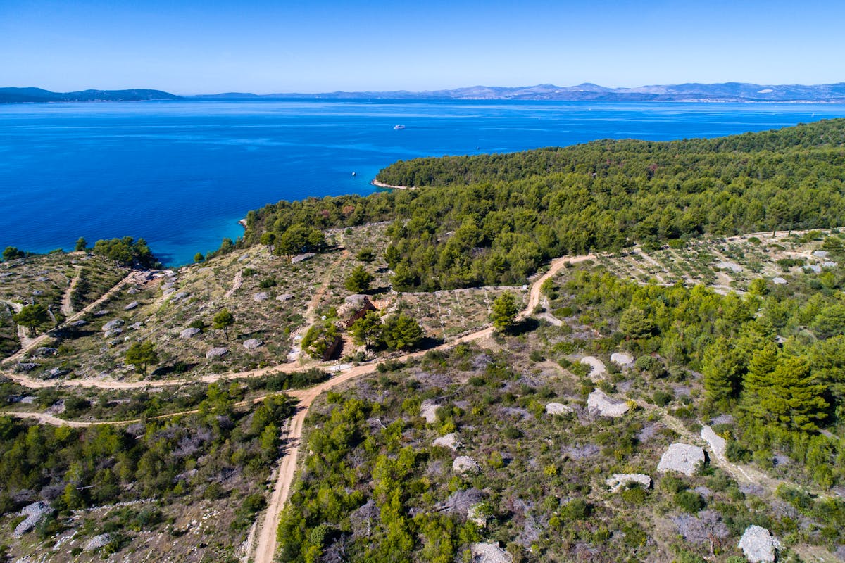 Jedinstven otvoreni pogled na more sa parcele