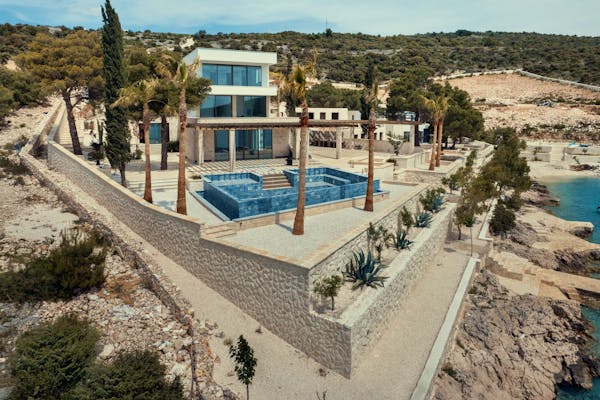 Moderna villa in a unique seafront location