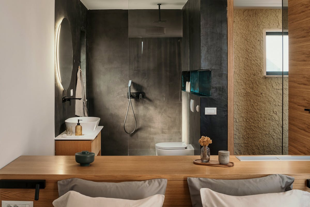 Moderna kupaonica s walk-in tušem