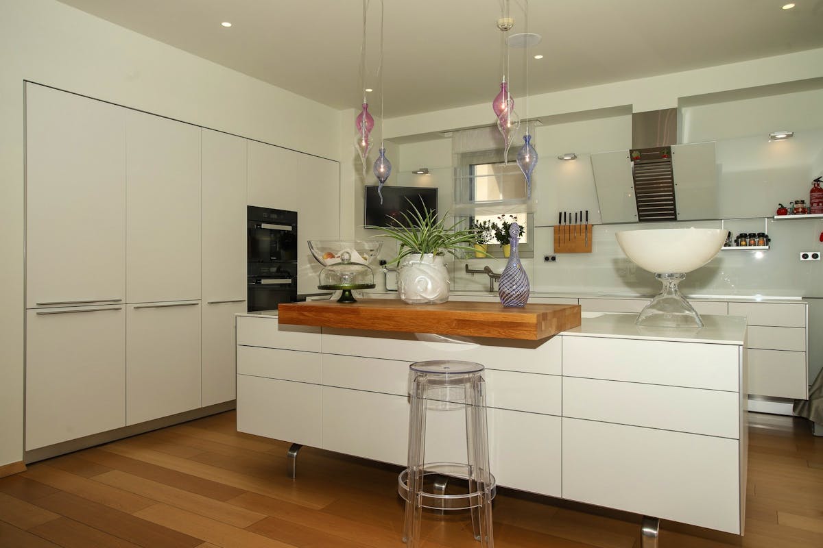 Modern fully fitted kitchen with an island