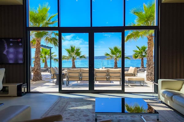 Spectacular open sea view from living area