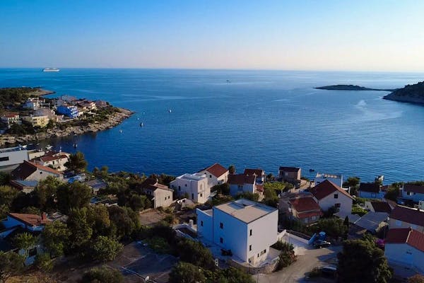 Prodaje se novoizgrađena vila s otvorenim pogledom na more