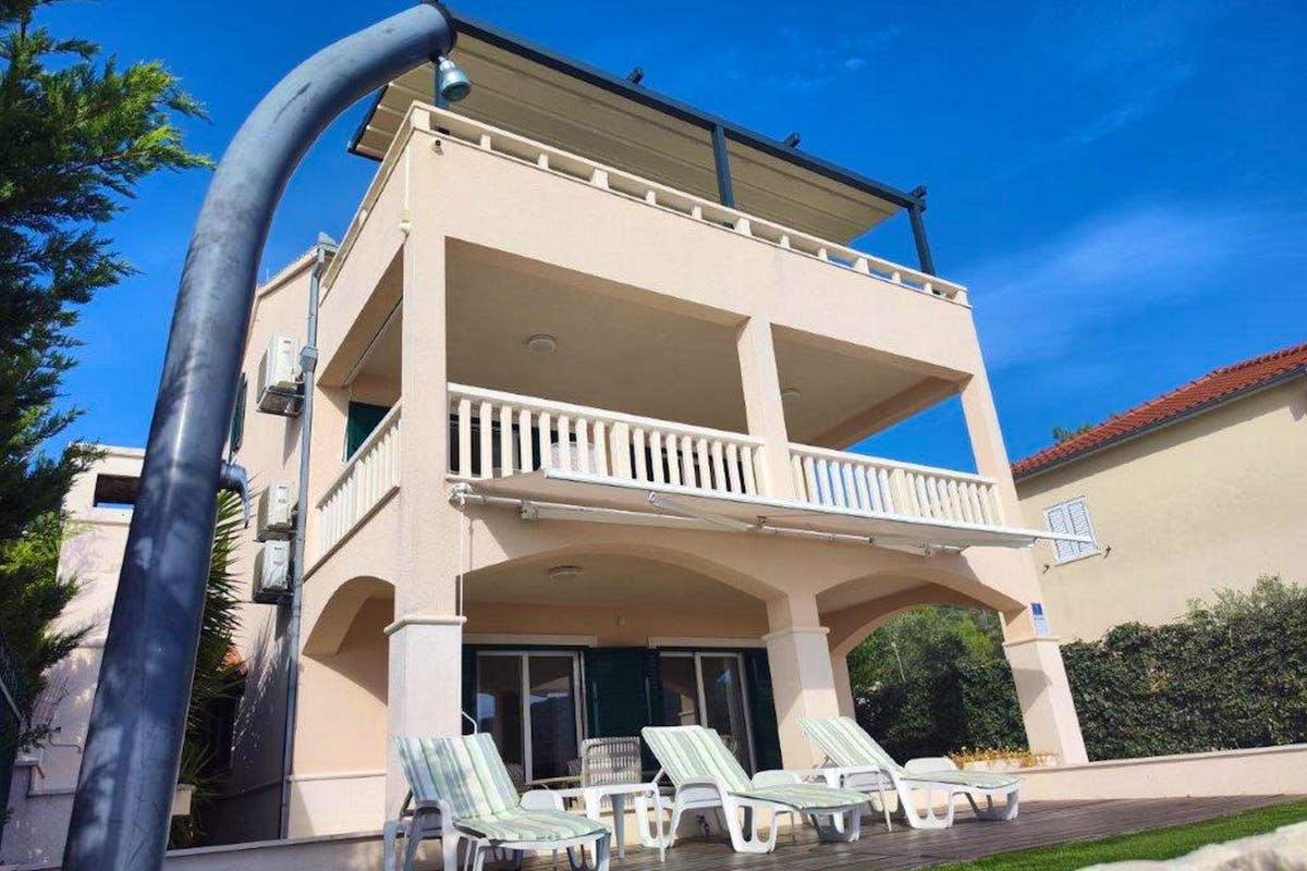 Seafront apartment house near Rogoznica for sale