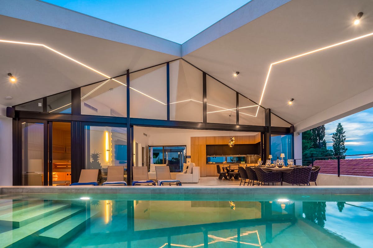 Prodaje se jedinstvena vila s bazenom na otoku Braču