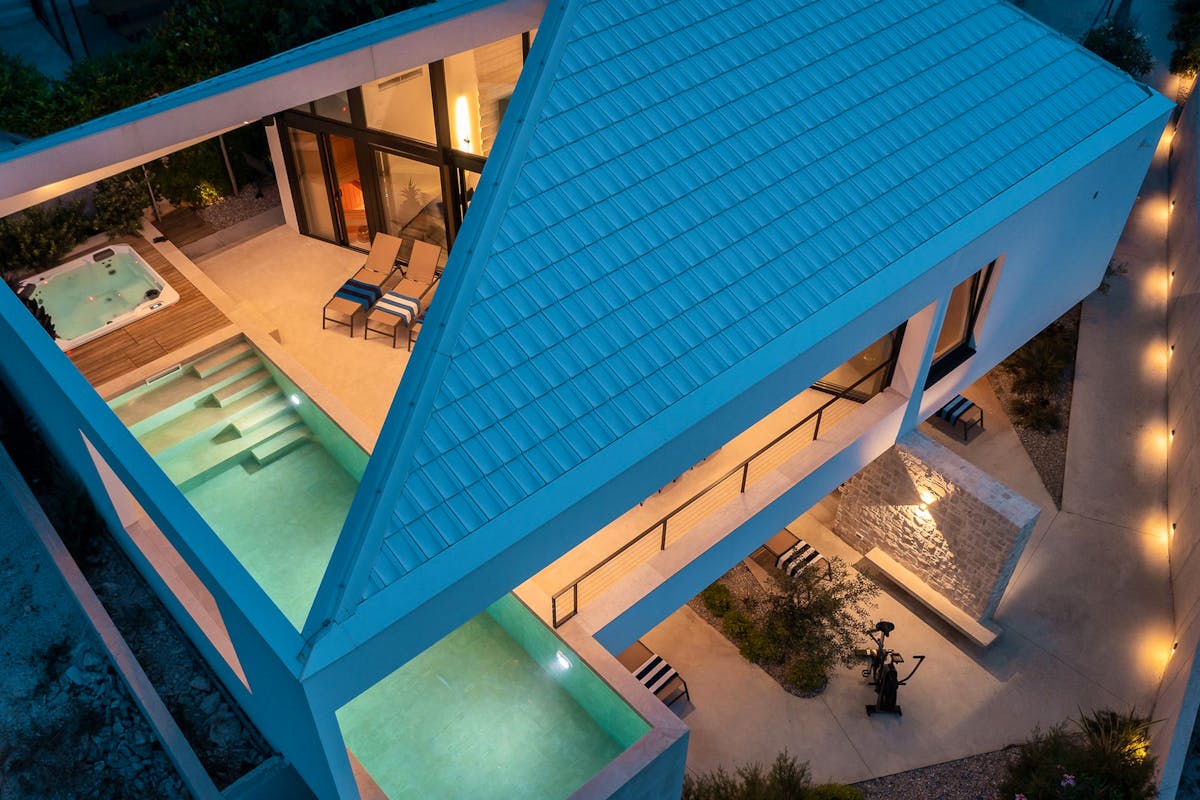 Prodaje se luksuzna vila sa bazenom na otoku Braču