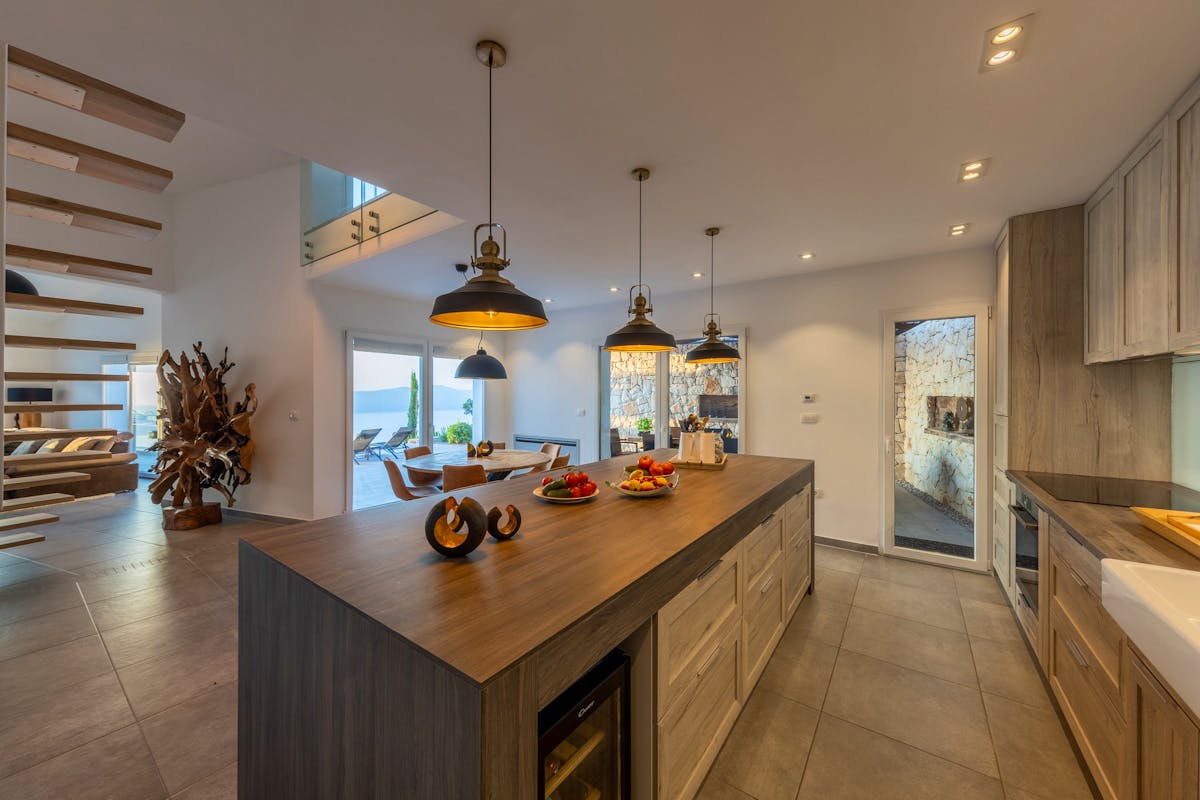 Fully fitted kitchen