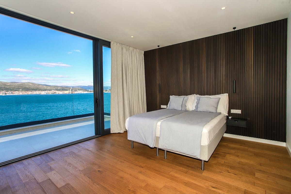 Master bedroom with open sea view