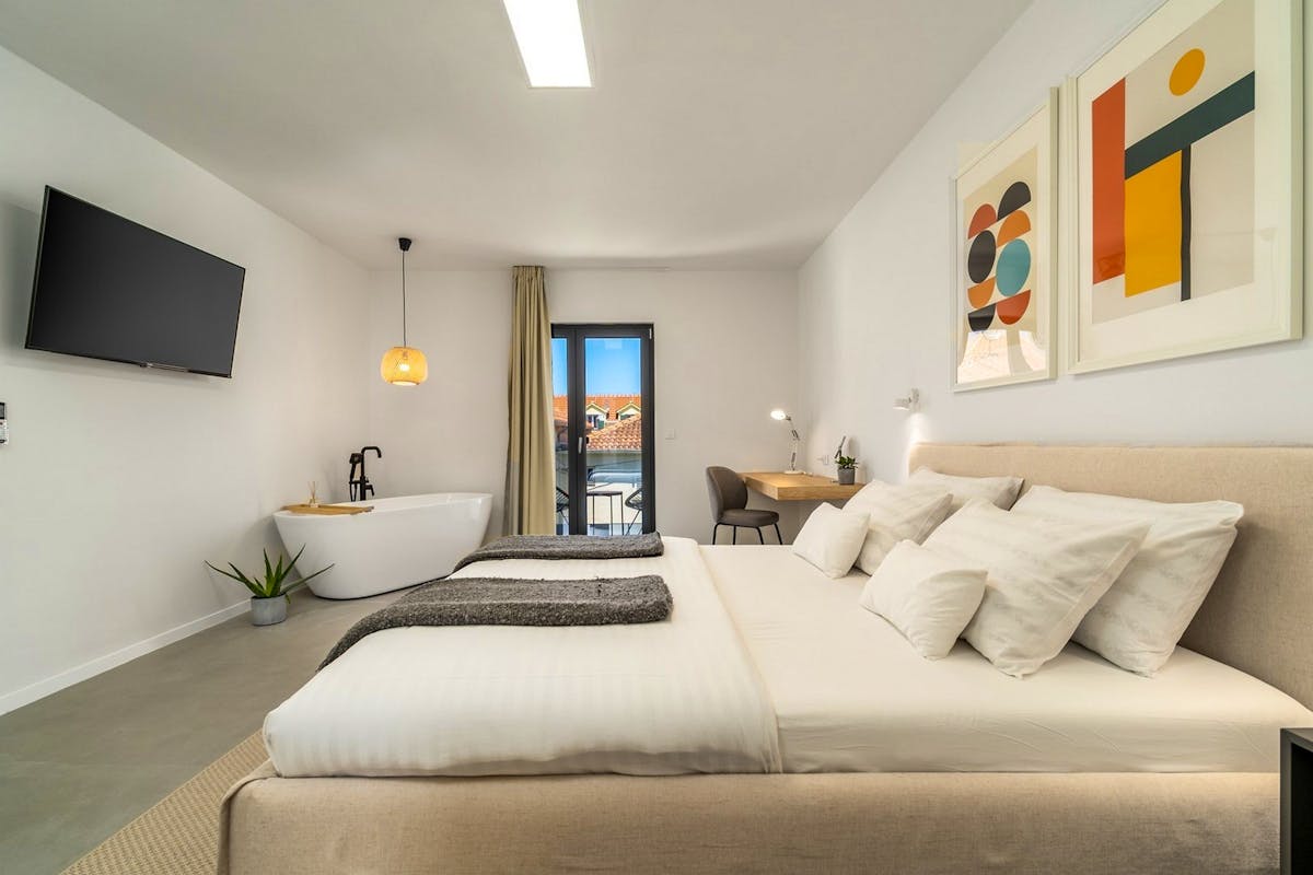 Modern ensuite bedroom 