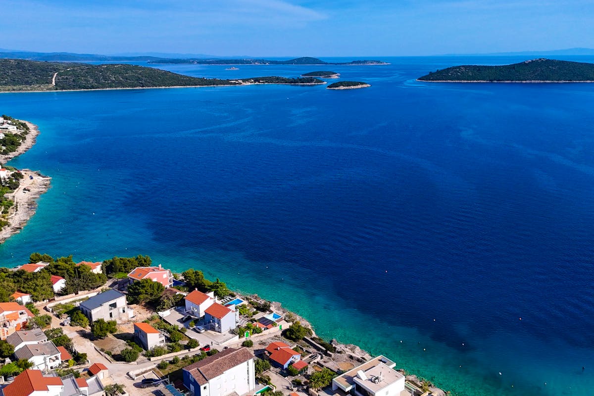 2650 m2 seafront plot near Rogoznica for sale