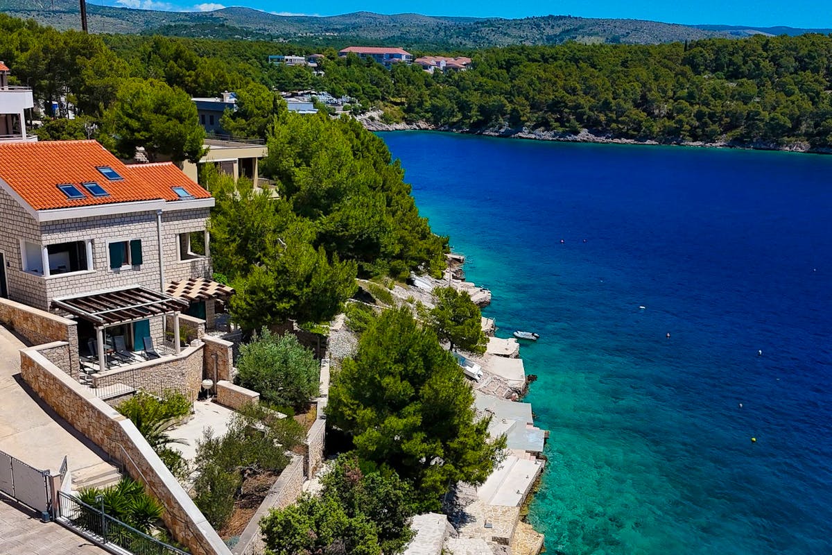 Stone villa by the sea on Brac for sale