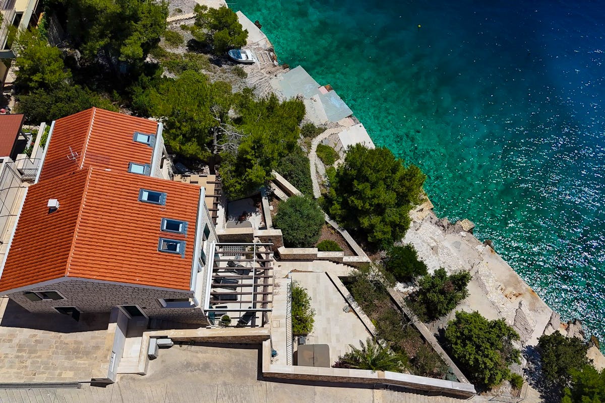 Villa in the first row to the sea on Brač for sale