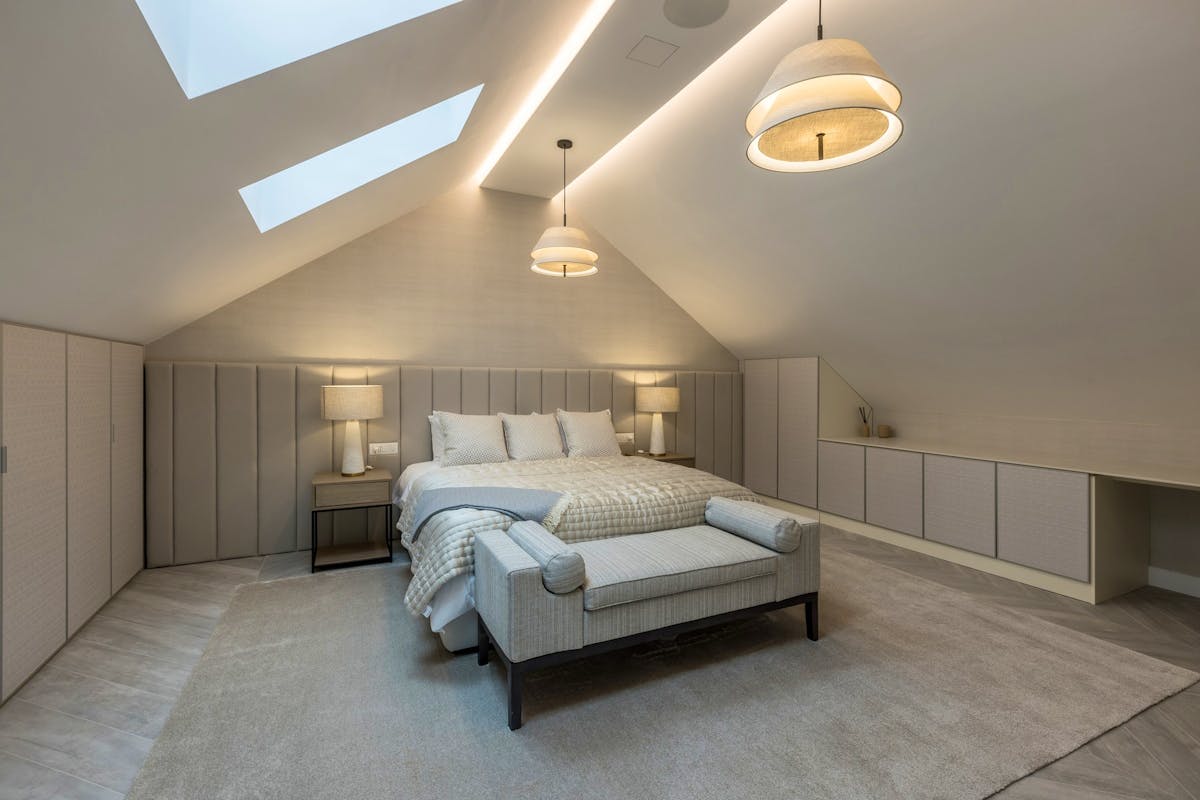 Spacious and modern en-suite bedroom