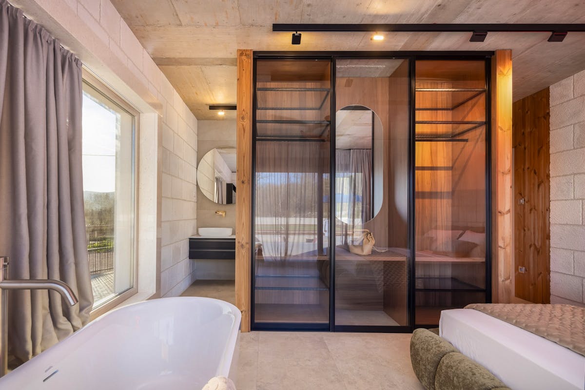 Stylish en-suite bedroom