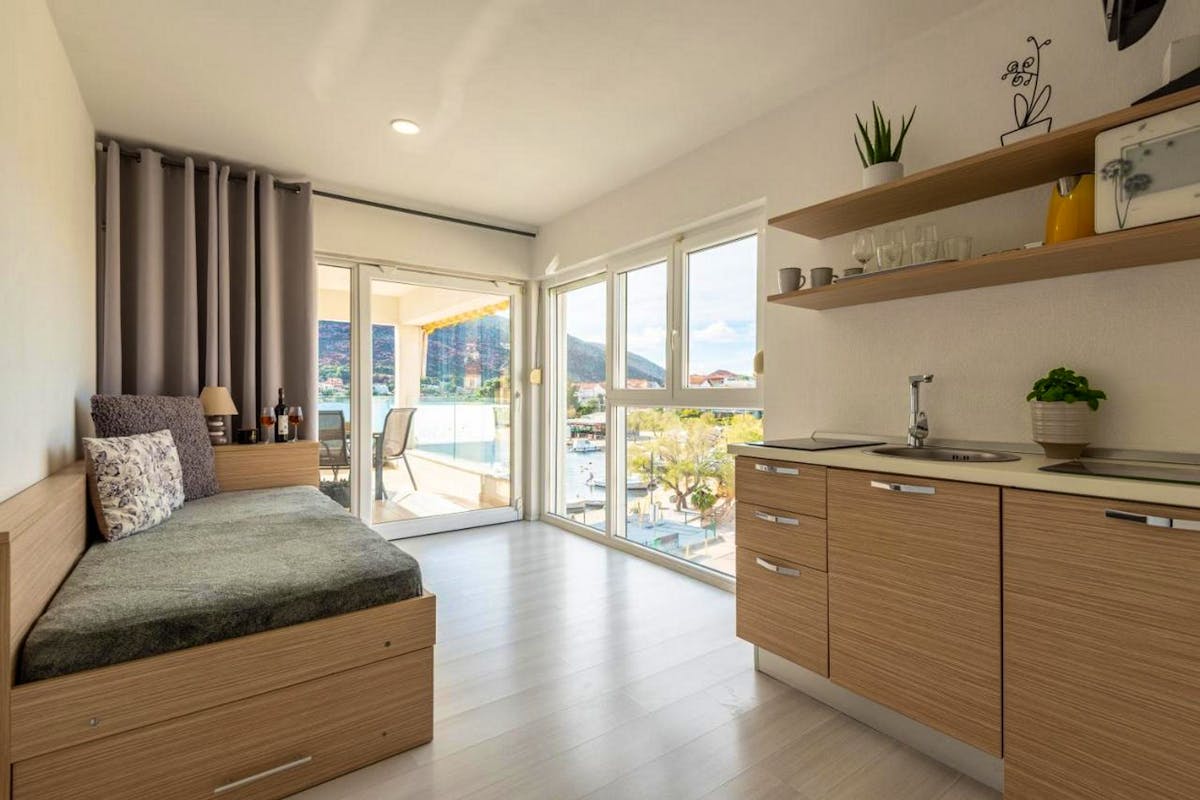 Cozy apartment in the apartment house near Šibenik for sale