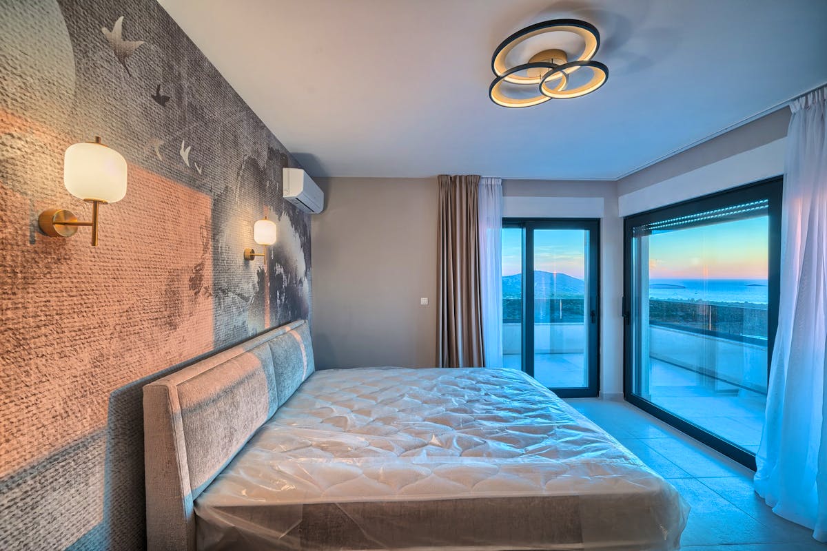 Ensuite bedroom with sea view