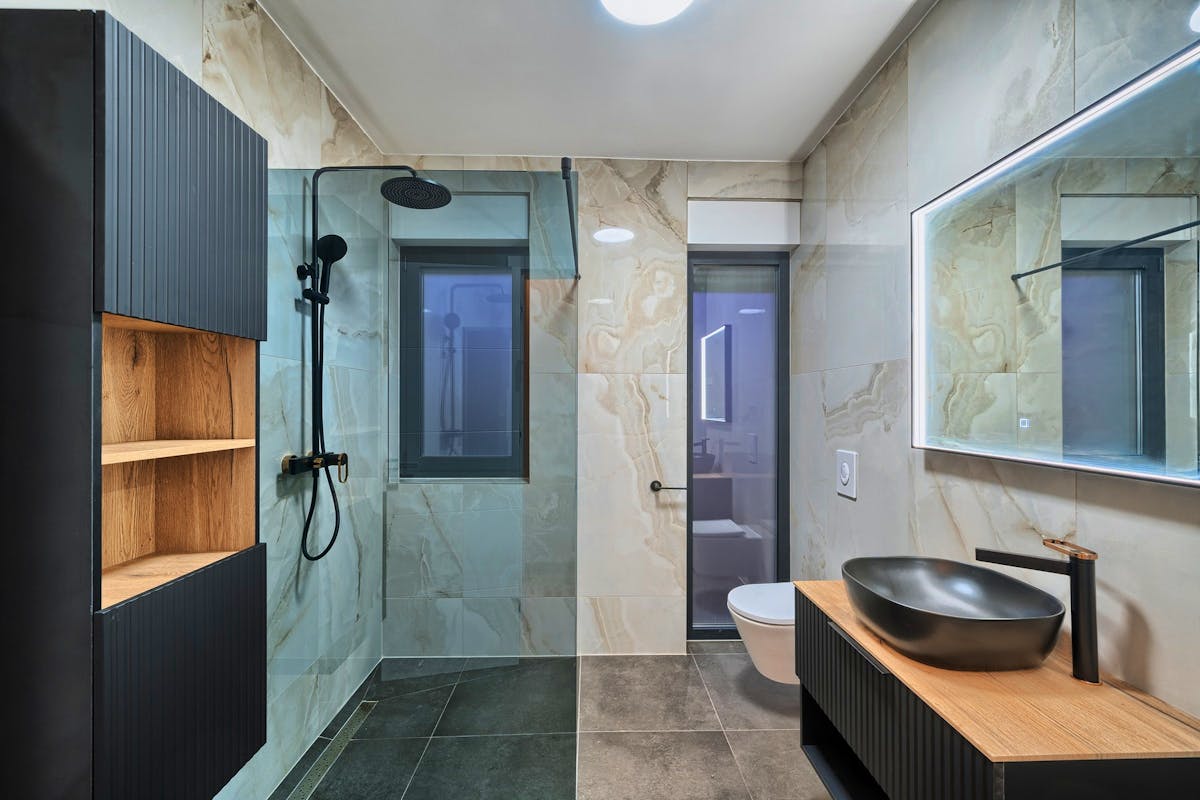 Elegant bathroom with a walk-in shower