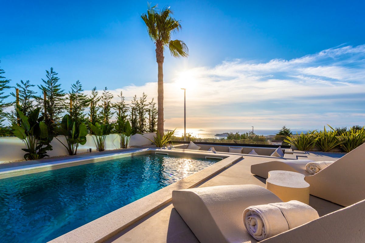 Spectacular sea view from the terrace with the pool