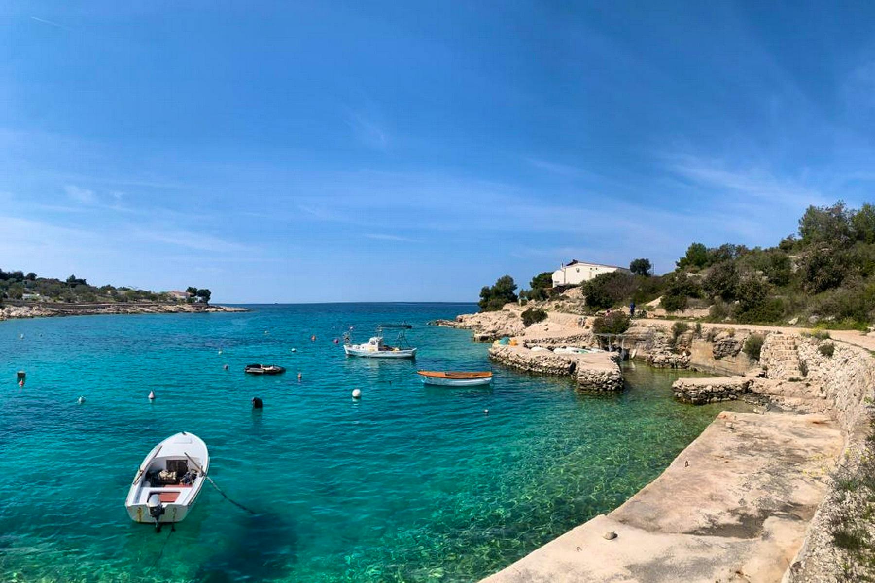 Prodaje se građevinsko zemljište uz more u Primoštenu