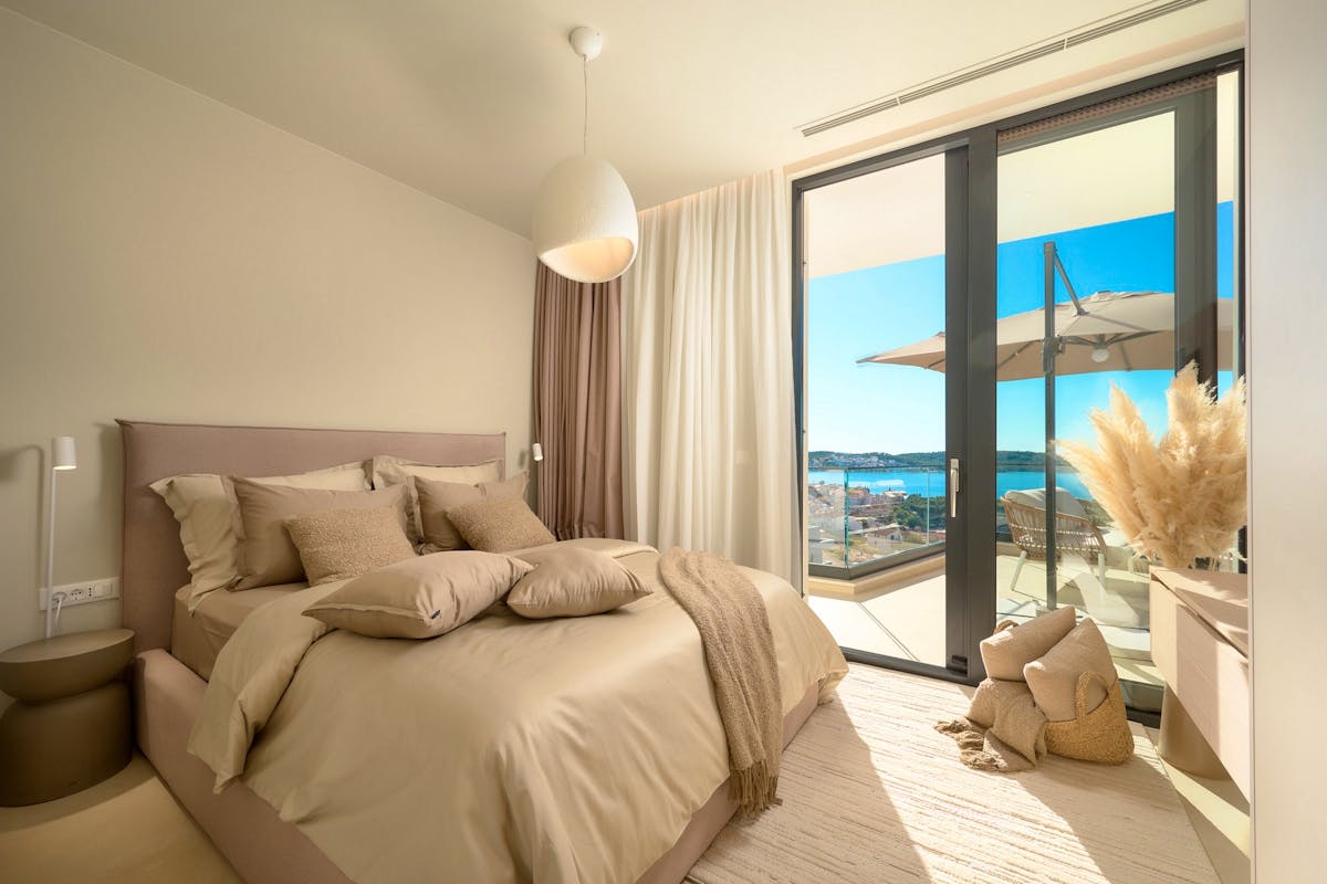 Elegant en-suite bedroom