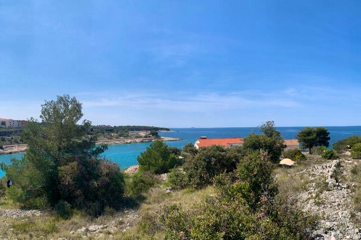 Otvoreni pogled na more s parcele