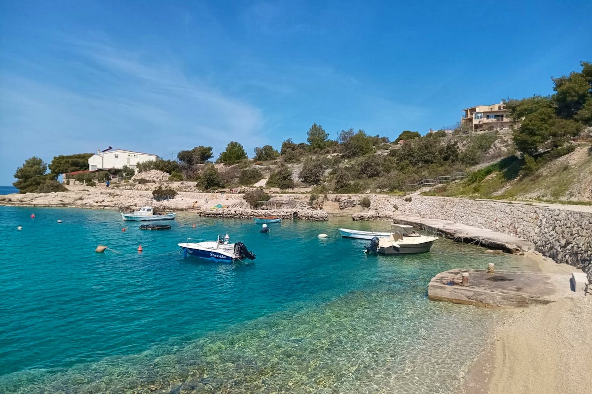 Prodaje se zemljište u prvom redu do mora u Primoštenu 