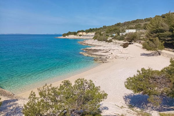 Parcela uz more u Primoštenu na prodaju