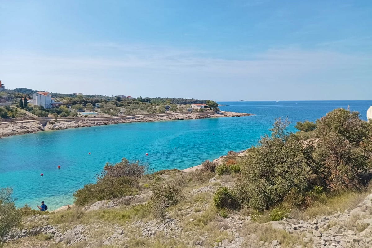 Prodaje se jedinstveno zemljište u Primoštenu