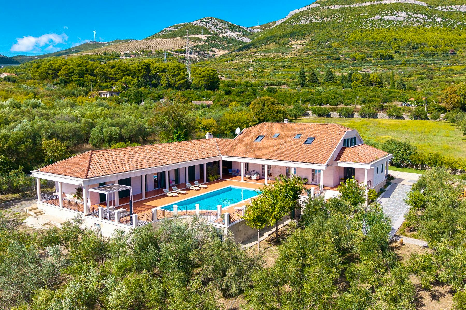 Luxury estate near Split for sale