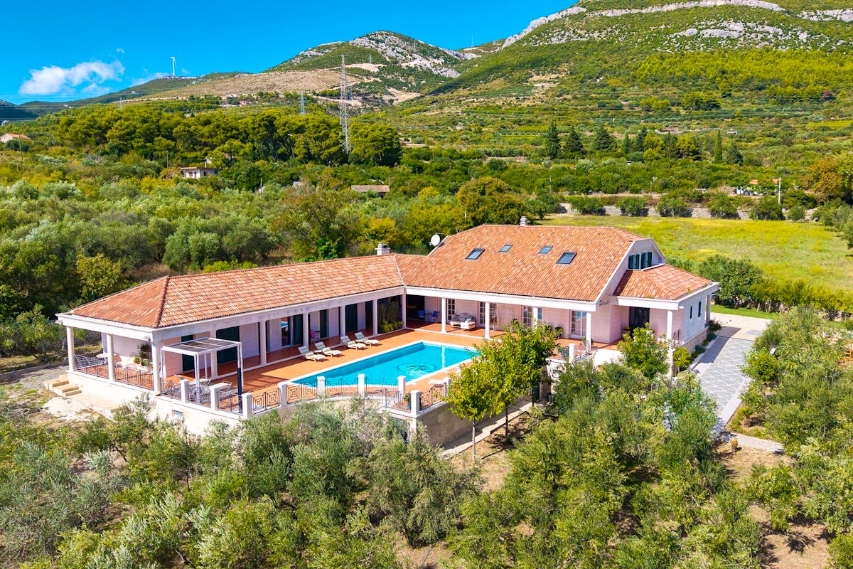 Luxury estate near Split for sale