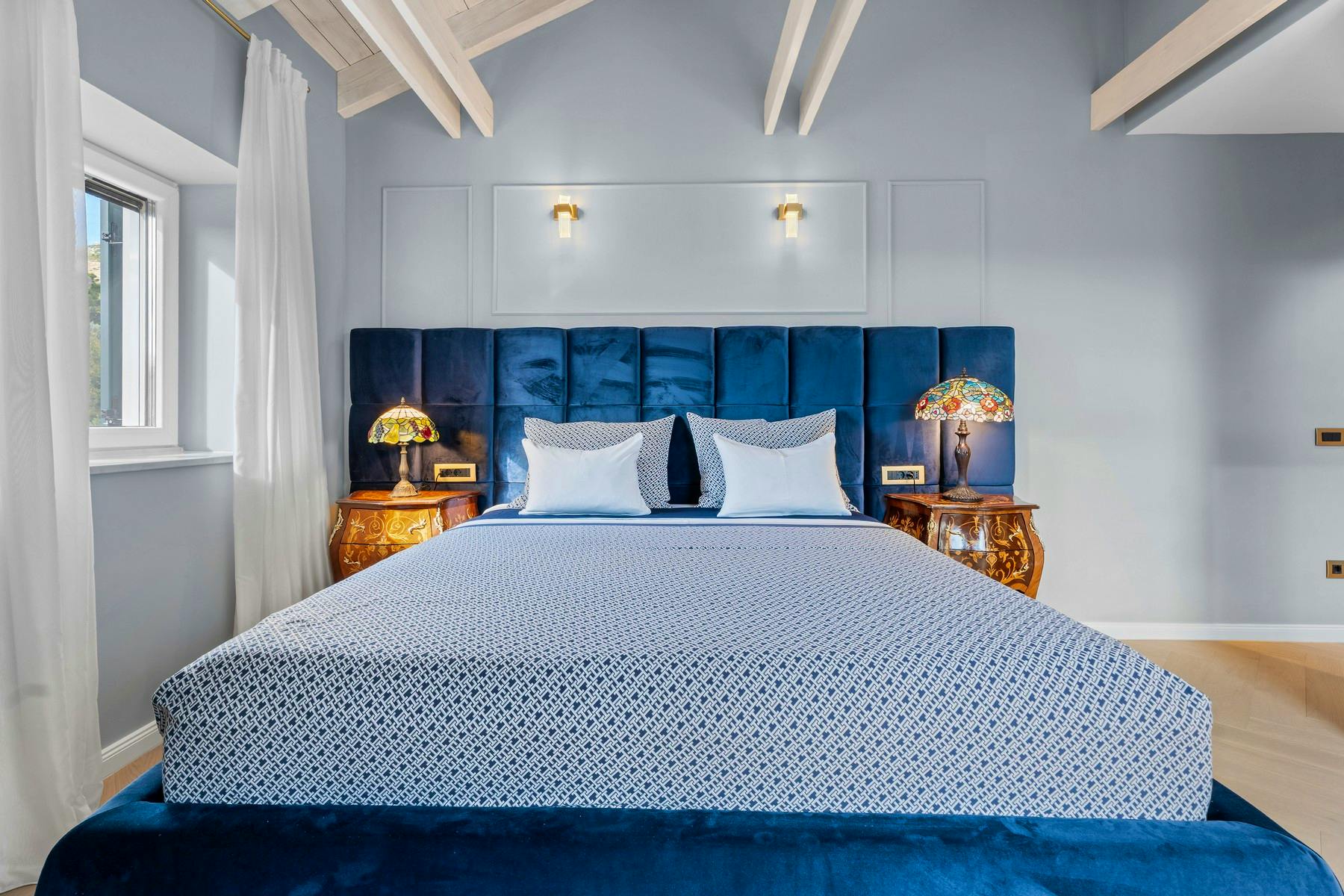 Spacious en-suite bedroom