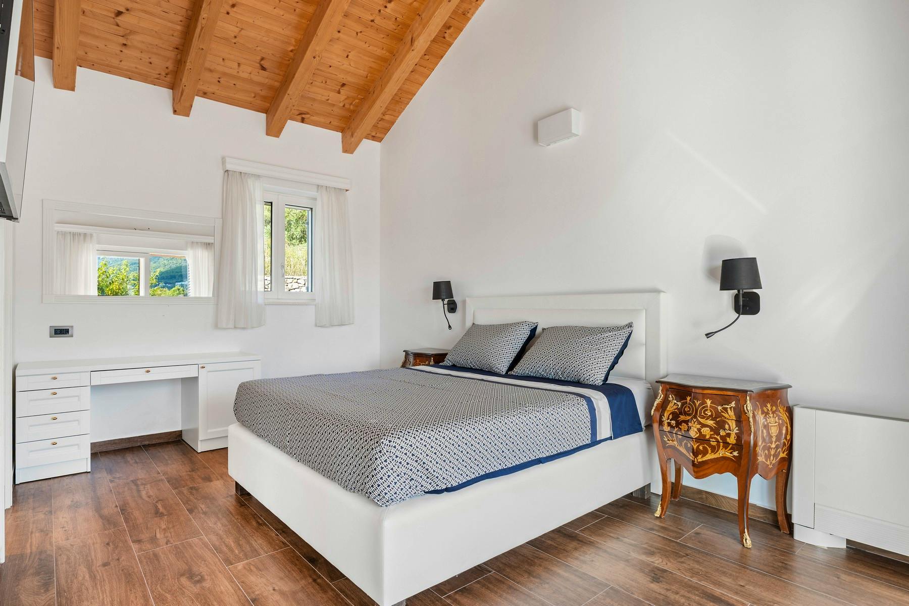 Stylish en-suite bedroom