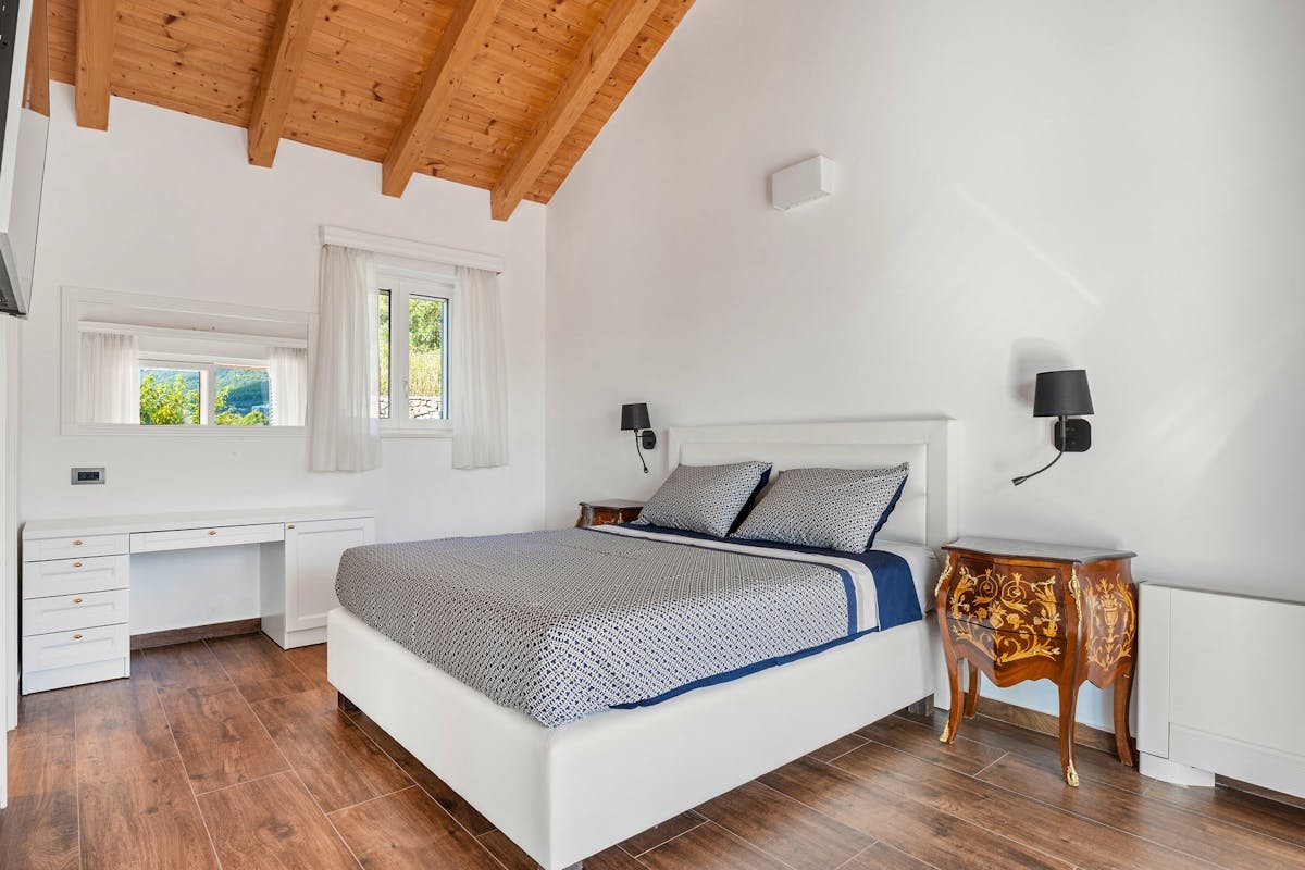 Stylish en-suite bedroom