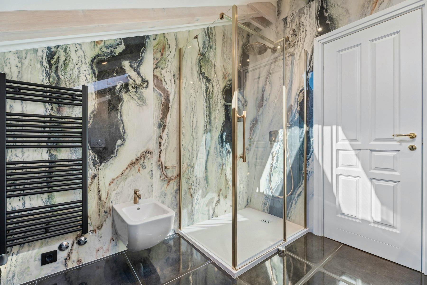 Luxurious bathroom with a walk-in shower