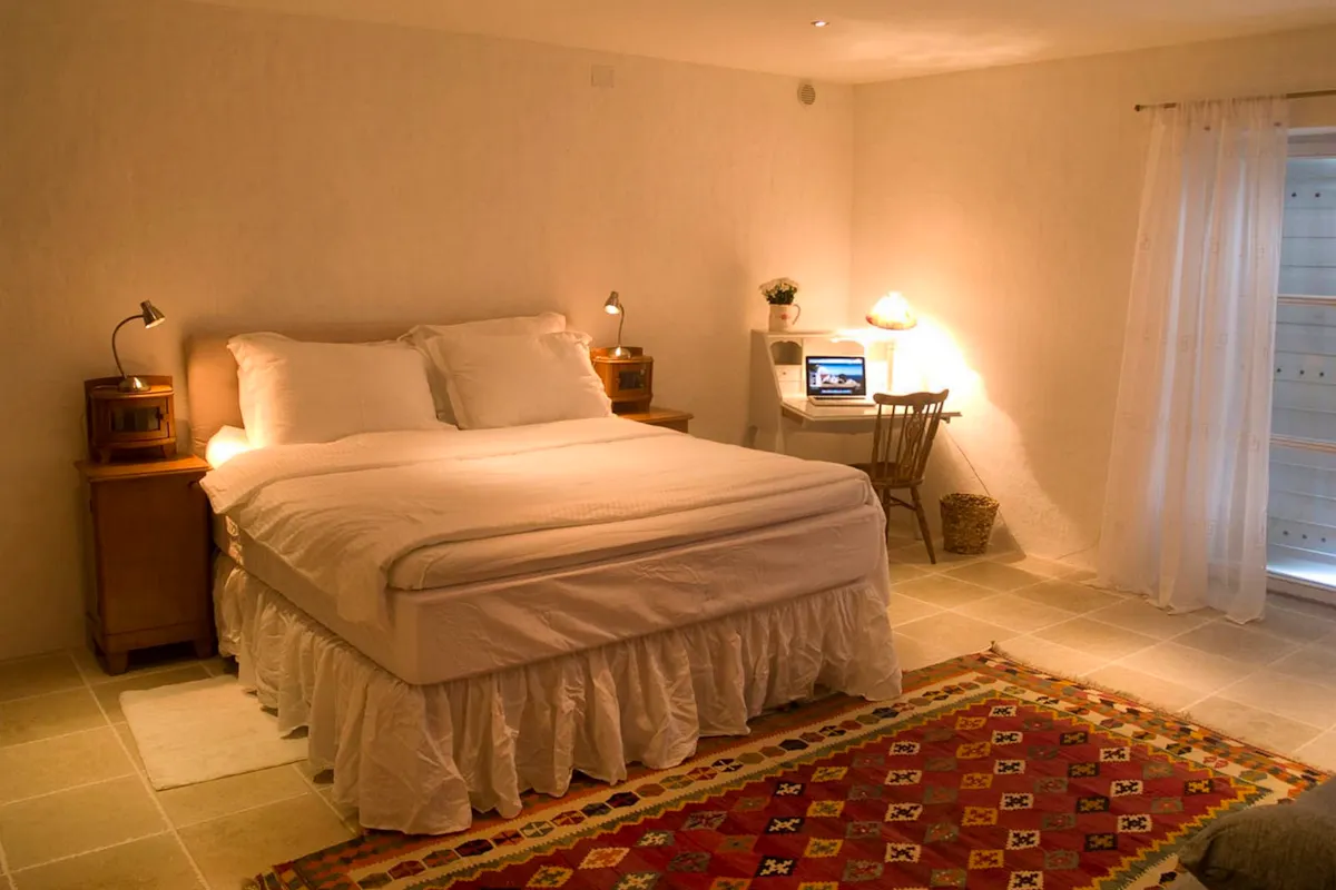 Elegant en-suite bedroom