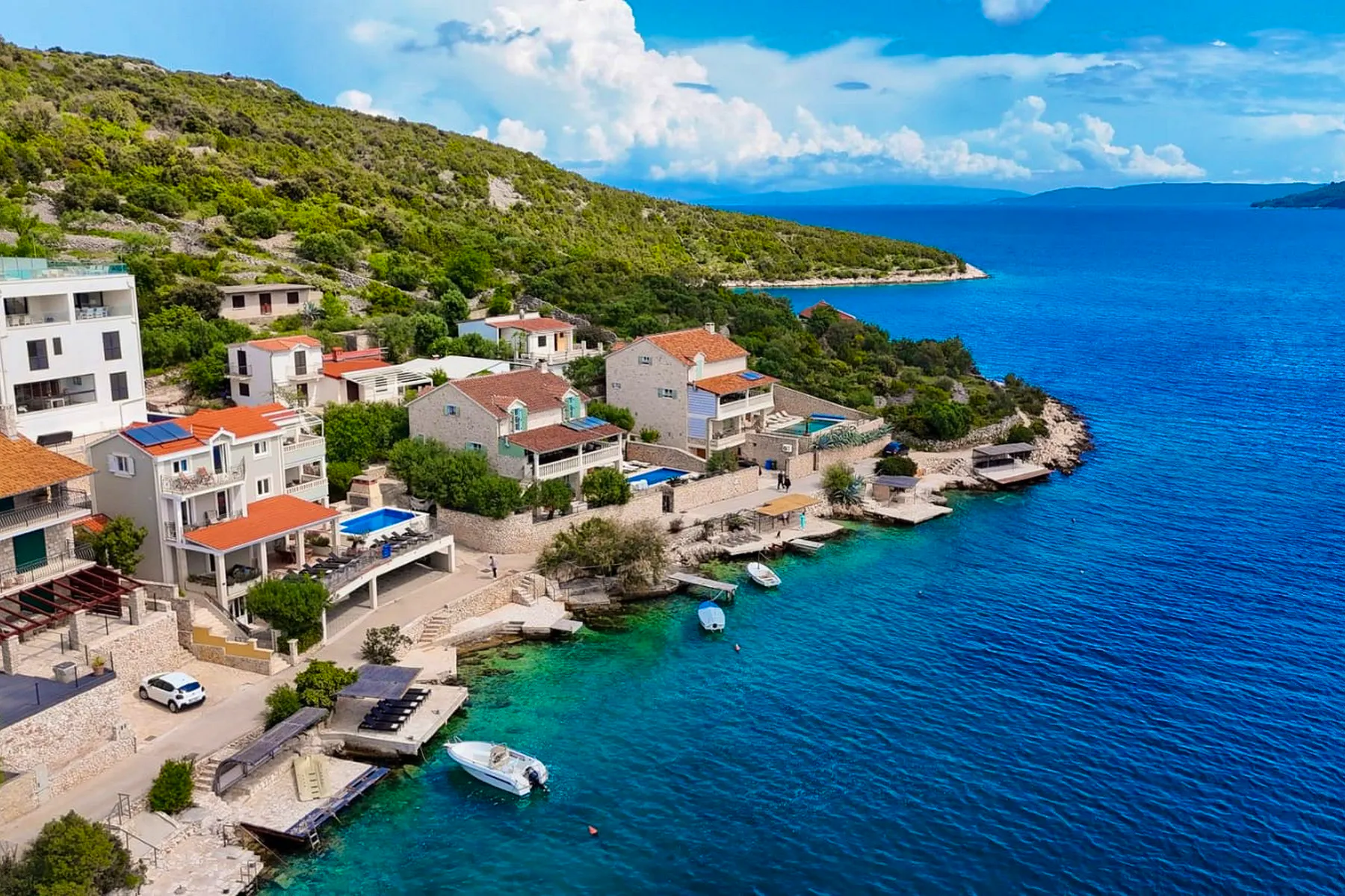 Stone villa in the first row to the sea in Vinisce for sale