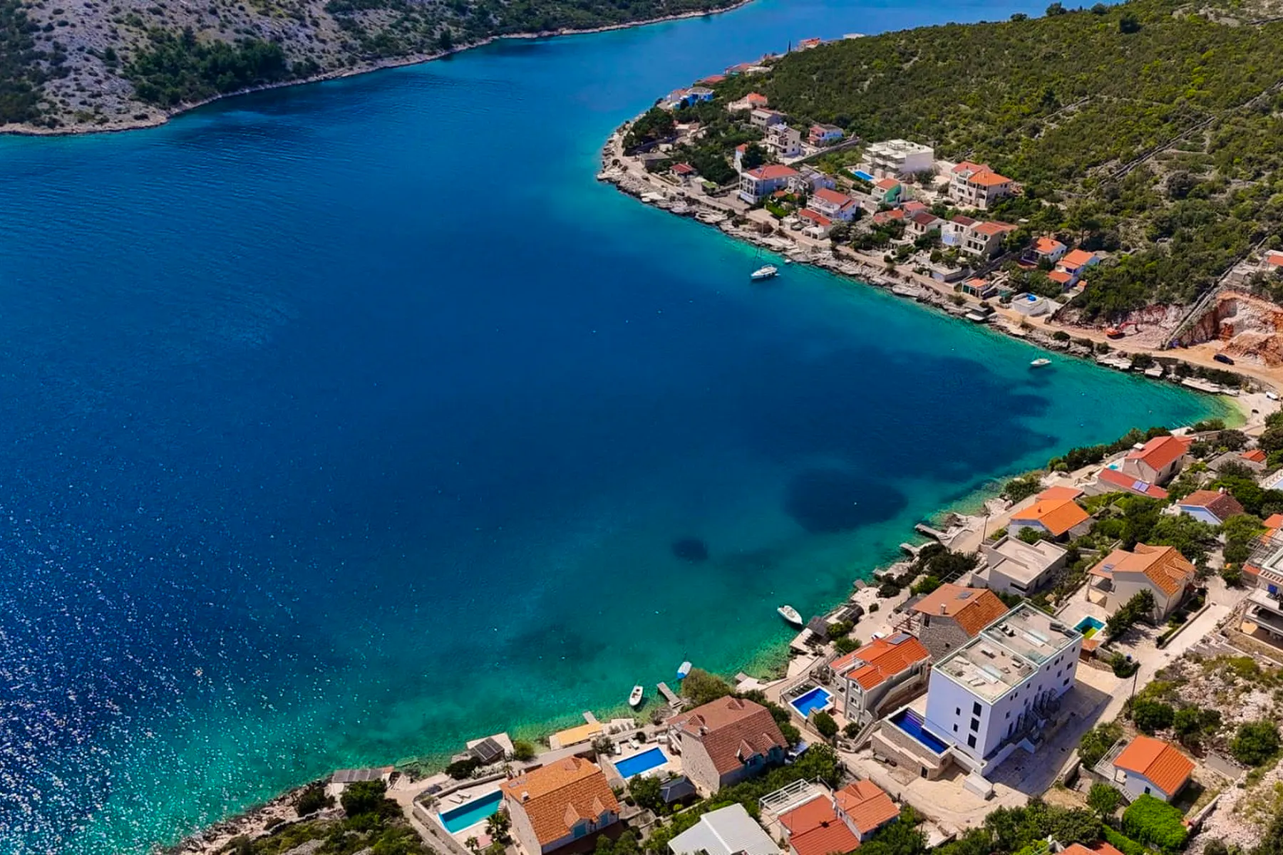 Exclusive villa by the sea in Vinisce for sale