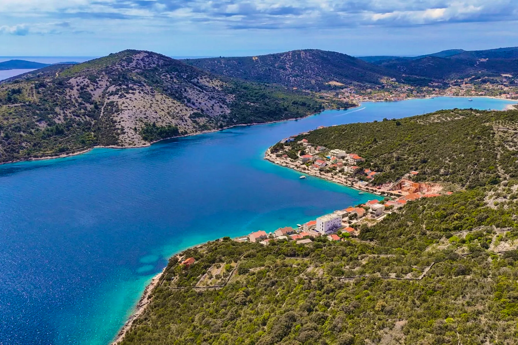 Spectacular villa by the sea near Trogir for sale